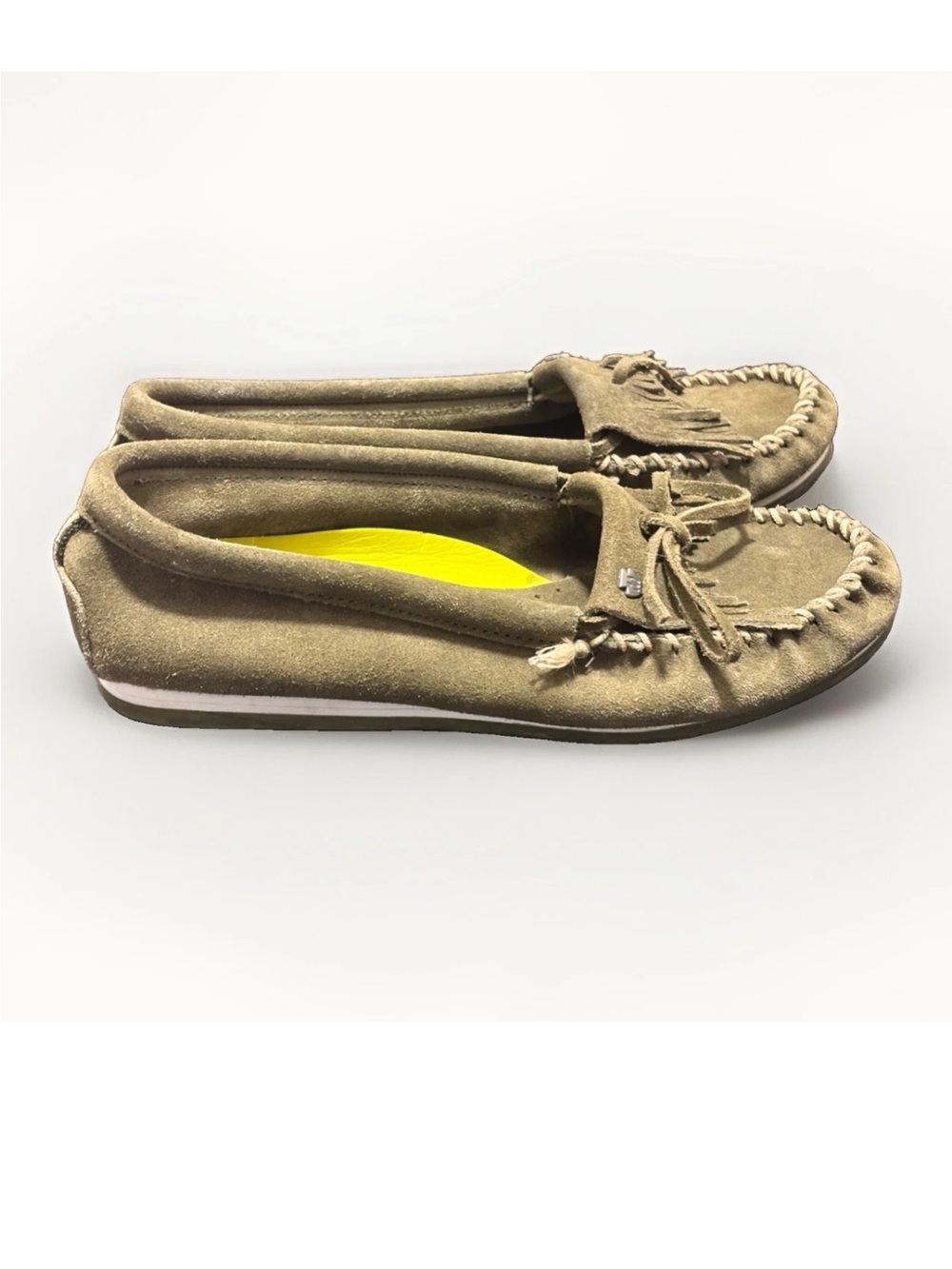 Minnetonka Classic Women's Suede Moccasin Loafers in olive green Sz 9.5